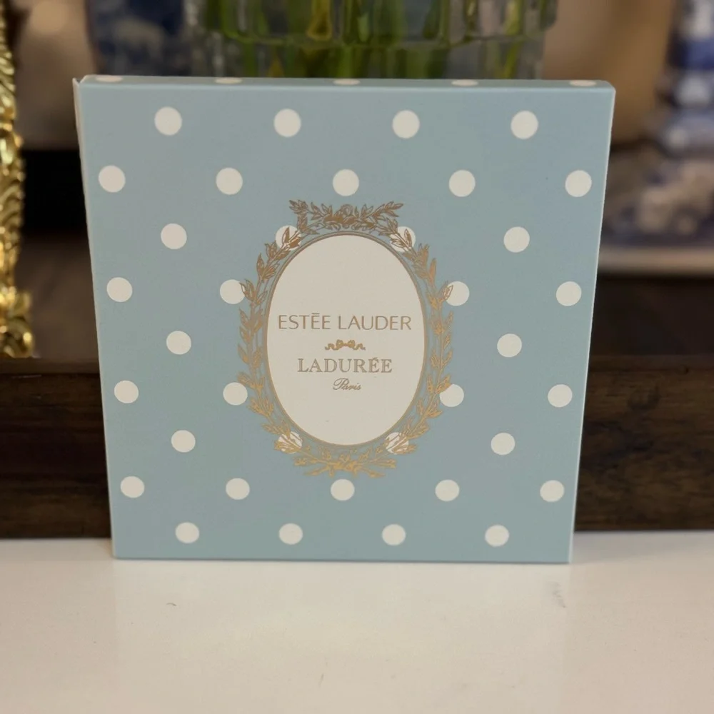 🩵 NWT ESTEE LAUDER X LADUREE SCARF! - Picture 4 of 8